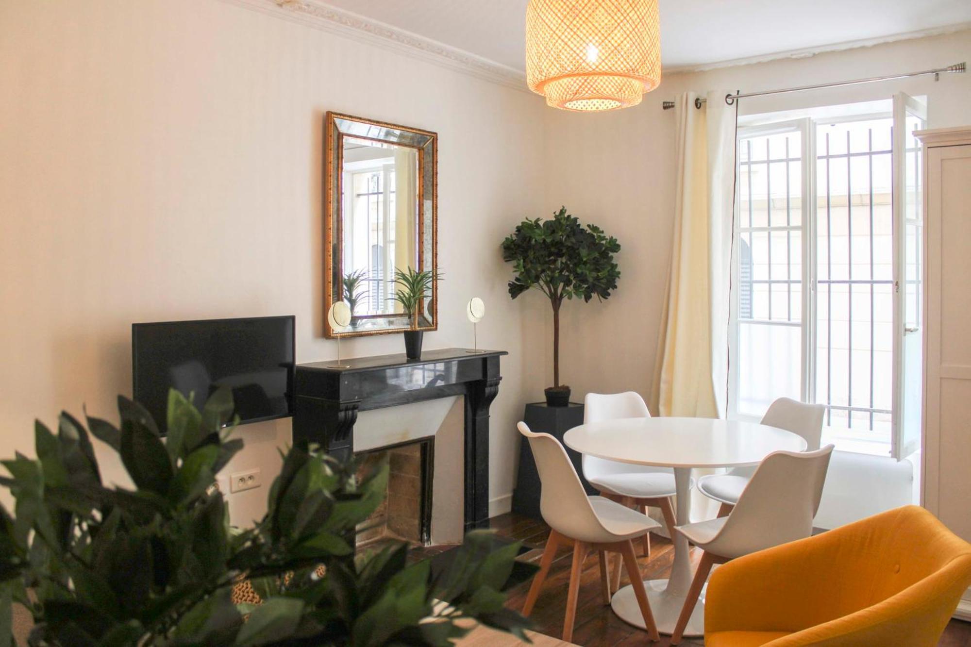 Apartment Comfort And Charm In The Heart Of 9 *